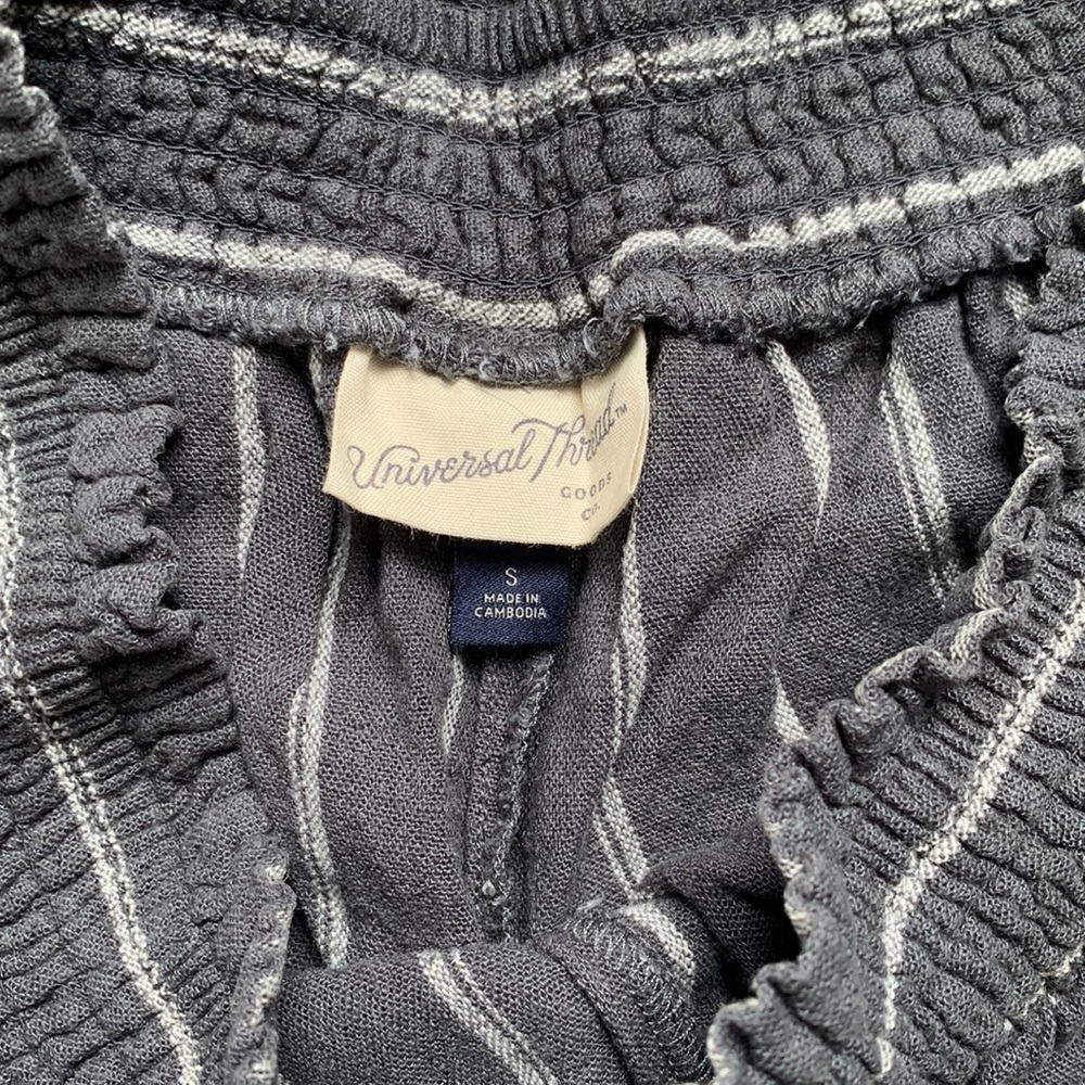 Universal Thread • pull on shorts - Picture 2 of 6
